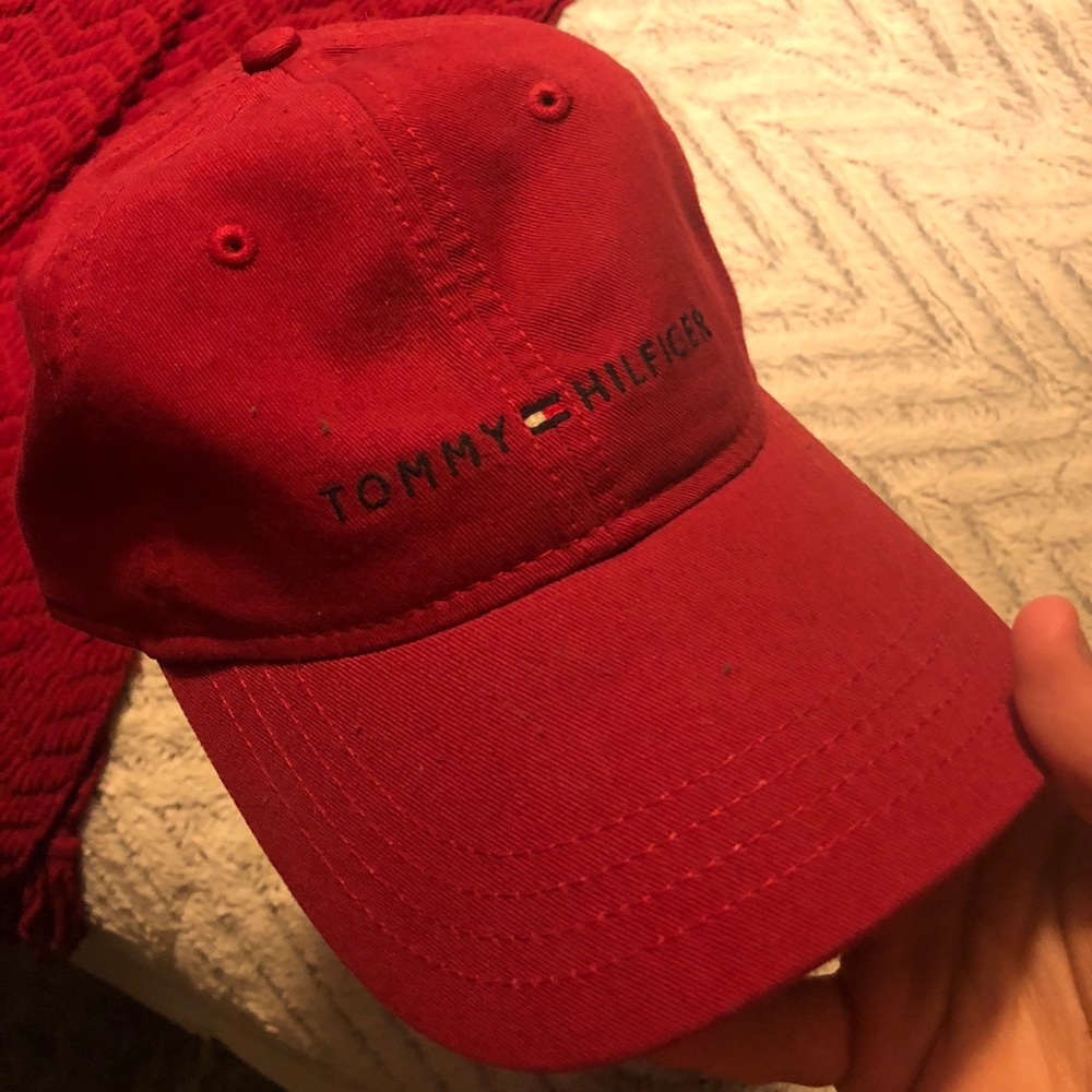 Tommy Hilfiger Red hat